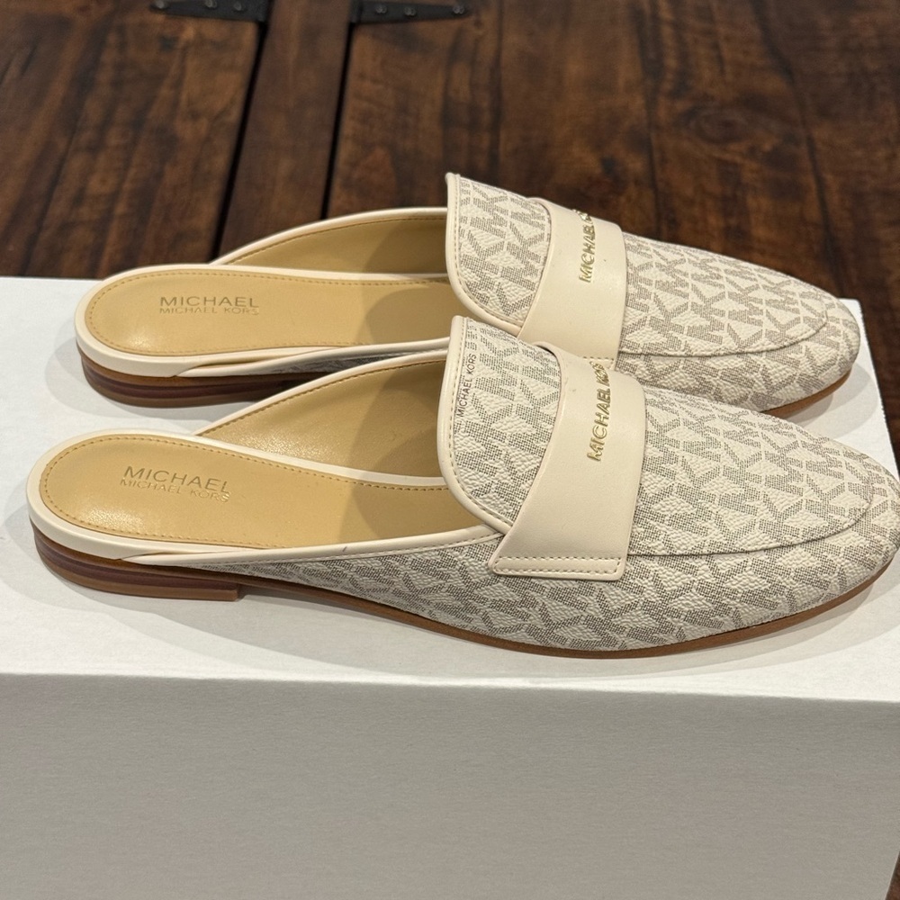 MICHAEL Michael Kors Carson Logo Mule (NWOT)